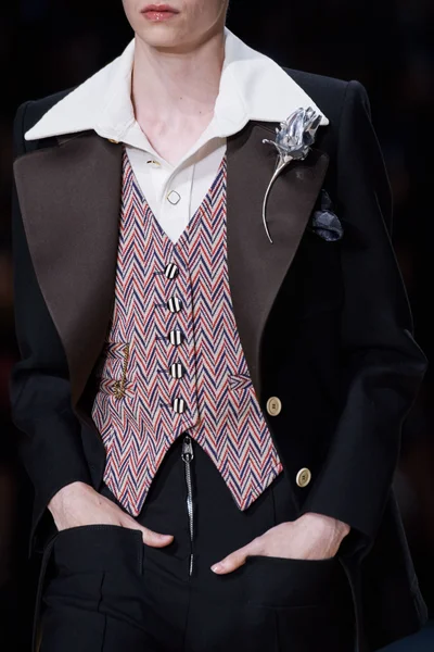 Look 15